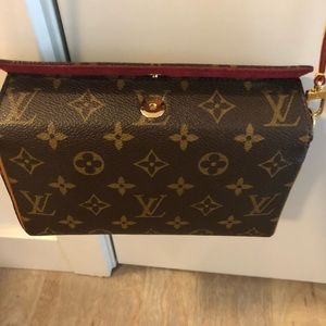 Like New Authentic Monogrammed Louis Vuitton Purse